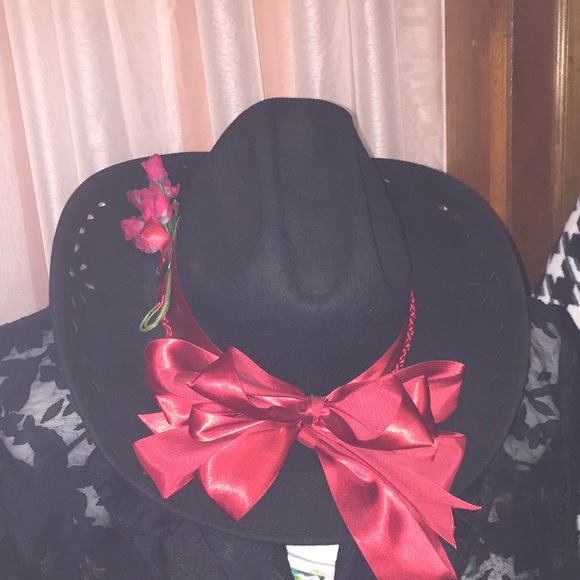 Nancy Hughes Valentines Cowgirl Hat - Picture 6 of 13